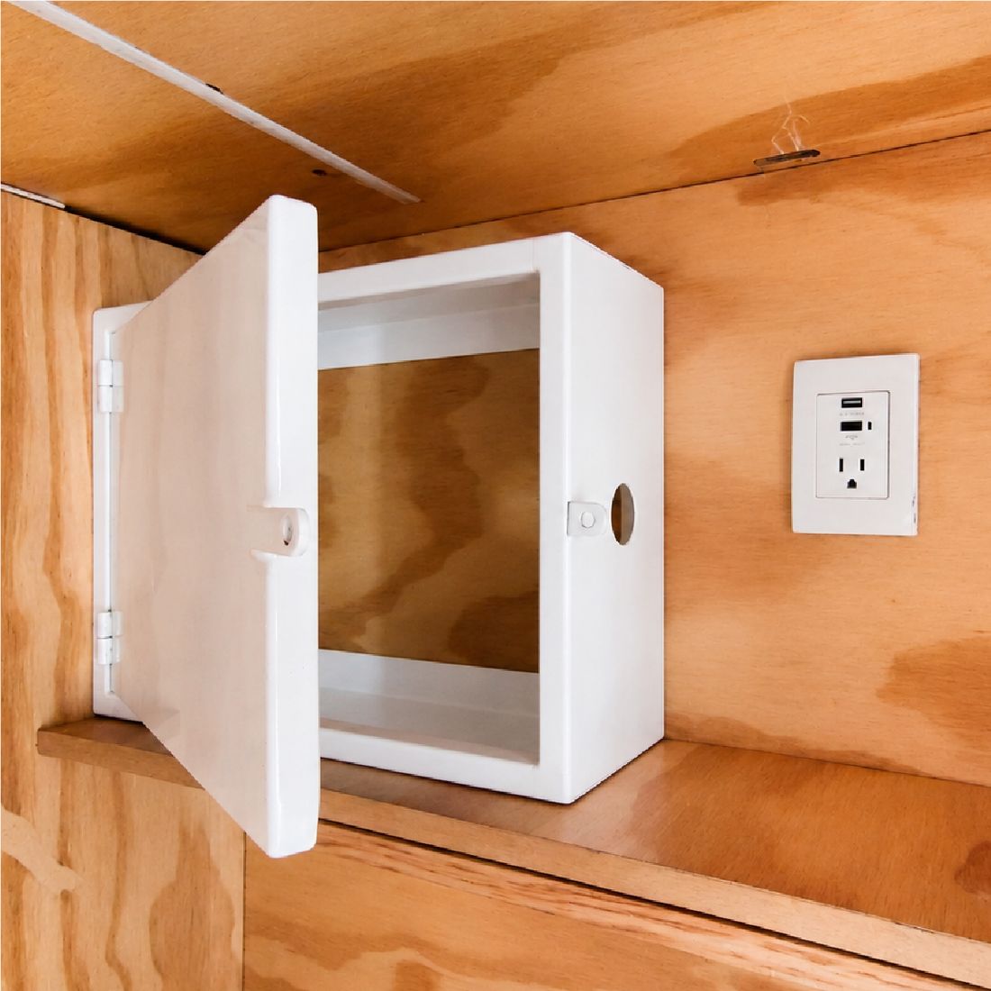 Dormitorio compartido mixto de cuatro camas