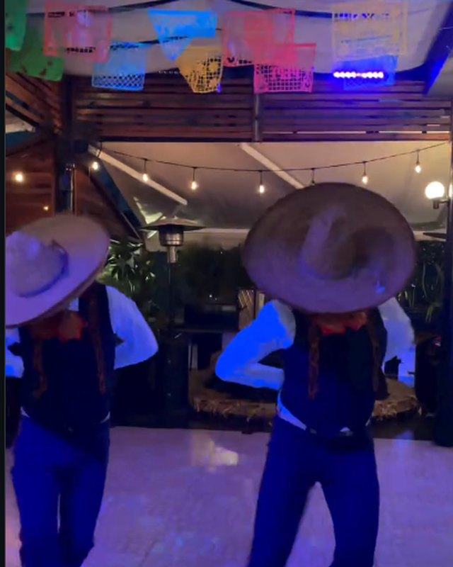 Baile folclórico en la terraza de Casa Pepe